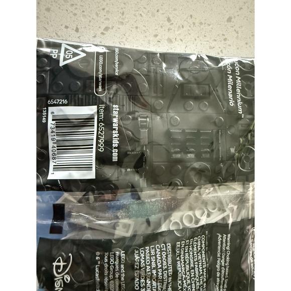 LEGO Star Wars: Millennium Falcon Mini-Build (30708) - Picture 3 of 5